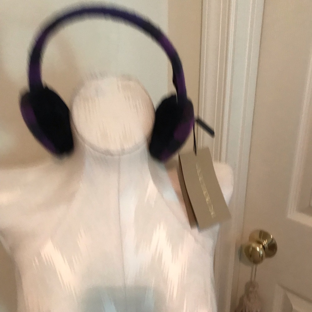 Burberry earmuffs house check cashmere violet /black shearling insets tags
